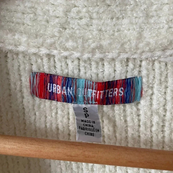 Urban Outfitters UO Soft Chenille Cropped Button Front Cardigan White Size Small - Picture 8 of 9